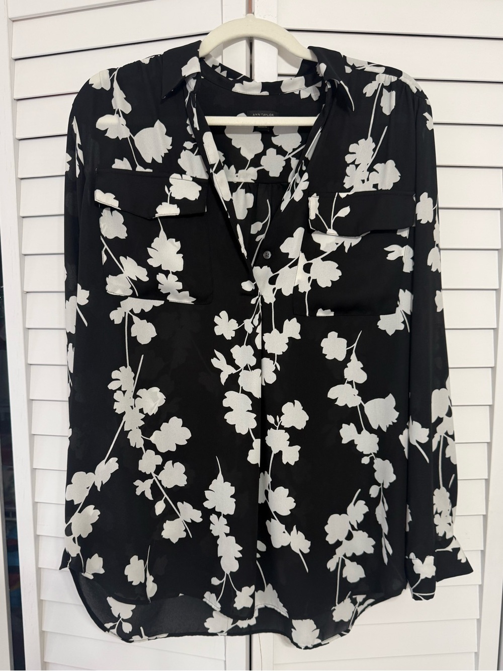 Ann Taylor Black and White Floral Button-Front Blouse
